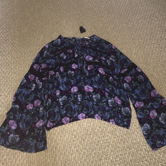Cute urban outfitters floral top!! New w tags