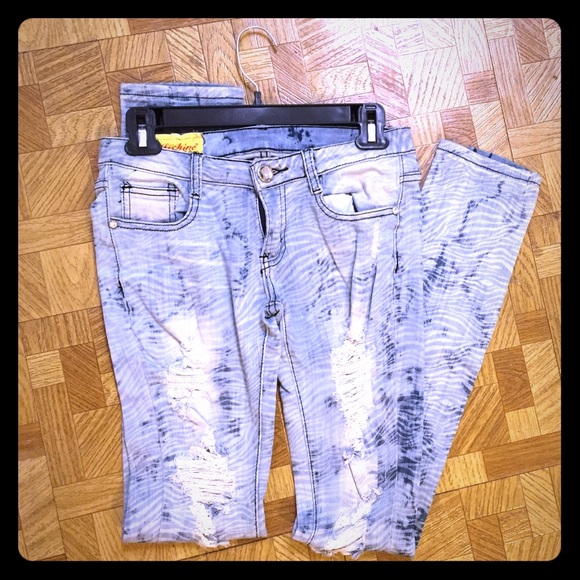 Distressed skinny jeans
