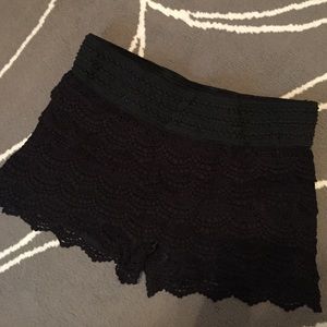 NWT black tier layered crochet shorts medium