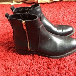 Black Zippered Booties 👍🏾