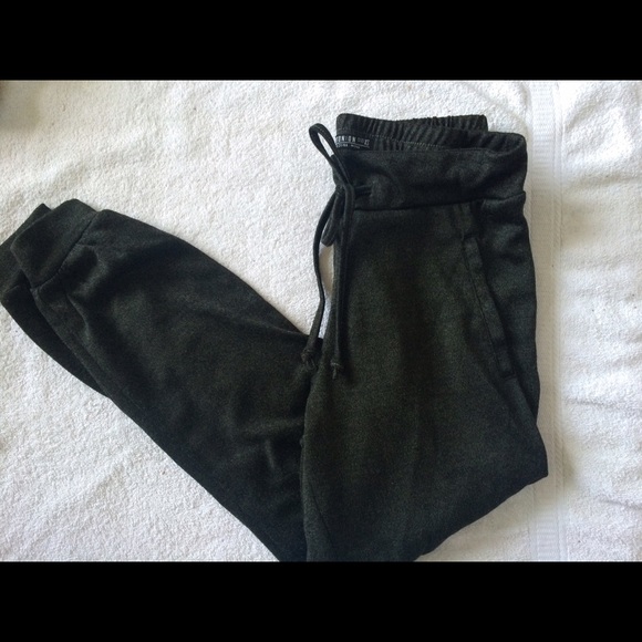 CLOSET CLEAN OUT OLIVE GREEN SWEATS/JOGGERS