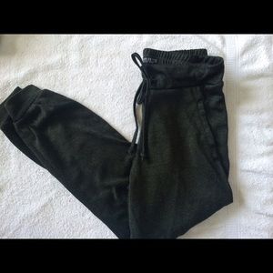 CLOSET CLEAN OUT OLIVE GREEN SWEATS/JOGGERS