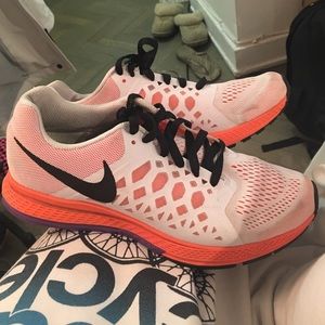 White Nike Zoom Pegasus 31