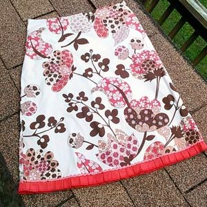 Cotton floral skirt w cute pleat detail at hem