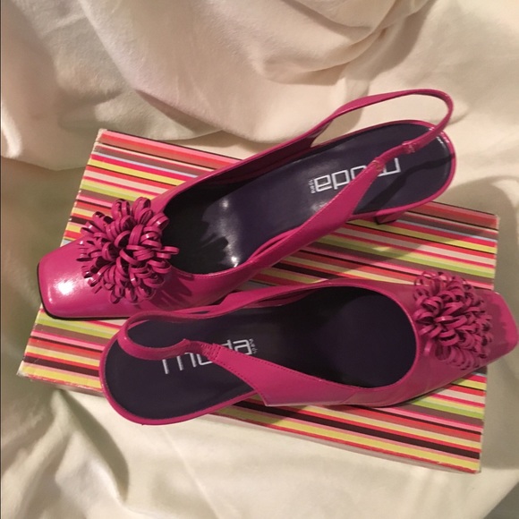 Moda Shoes - Moda 9.5M fuchsia 3" slingback heels Unique bow