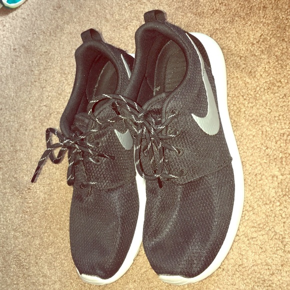 Nike roshes