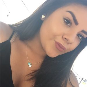 Meet your Posher, Mia