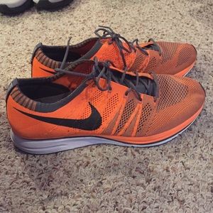 Nike fly knit trainer shoe