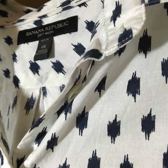 Banana Republic button down in ikat pattern - Picture 3 of 4