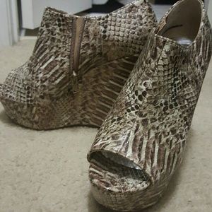 Snake skin wedges