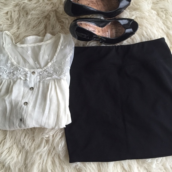 Xhilaration black mini skirt S