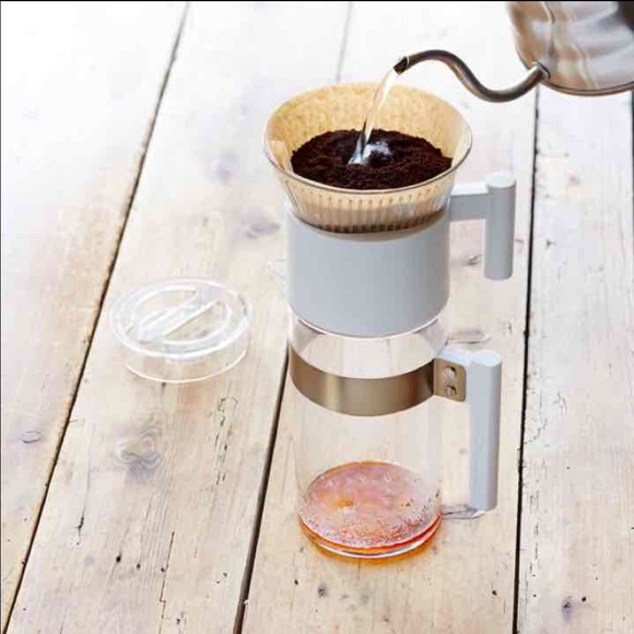 StarbucksR Pour Over Iced Coffee Brewer StarbucksR Pour Over Iced Coffee Brewer