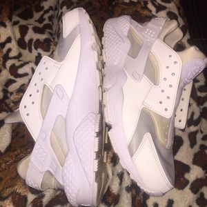 All white women huaraches.