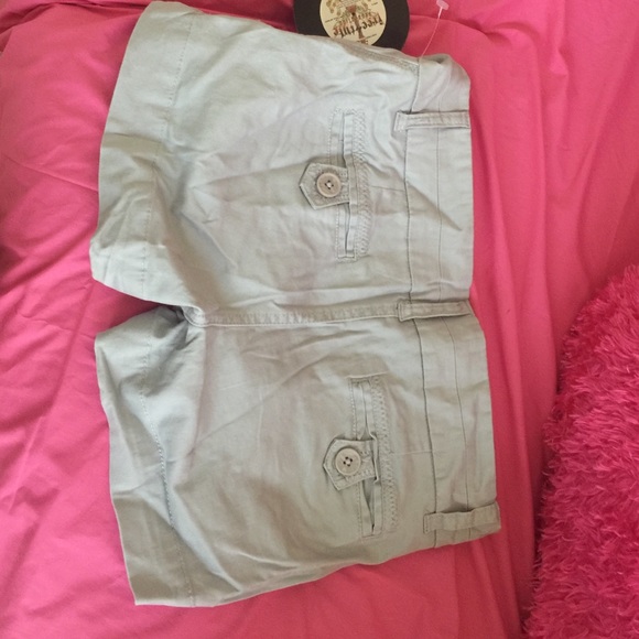 Shorts - Picture 2 of 3