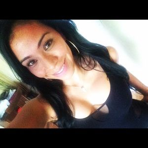 Meet your Posher, Alma