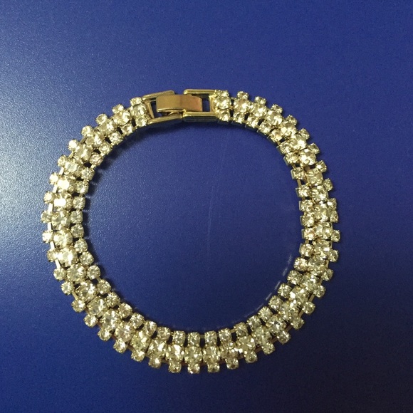 Beautiful 3 rows of crystal bracelet.