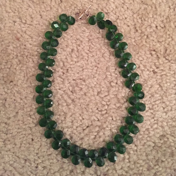 Green stone choker necklace