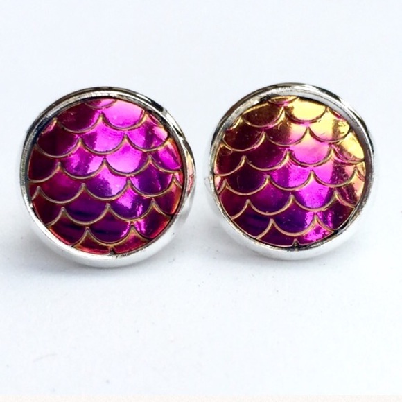3 for 15🎀 magenta gold mermaid scale studs - Picture 2 of 4