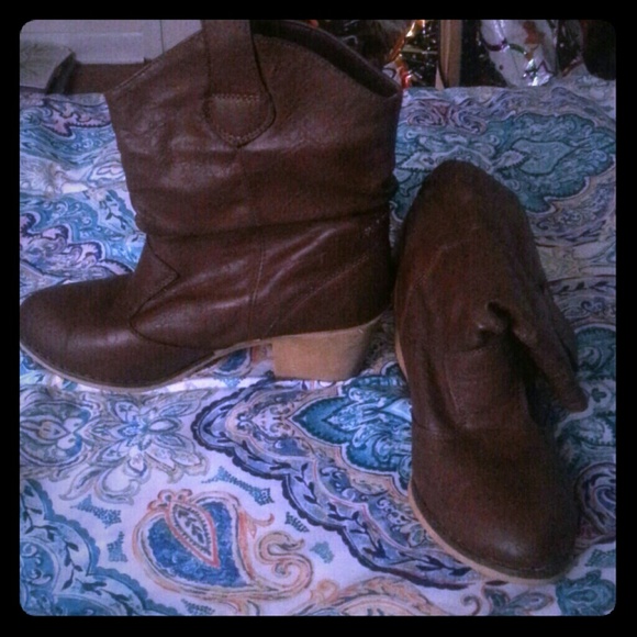 Dark brown ankle length boots