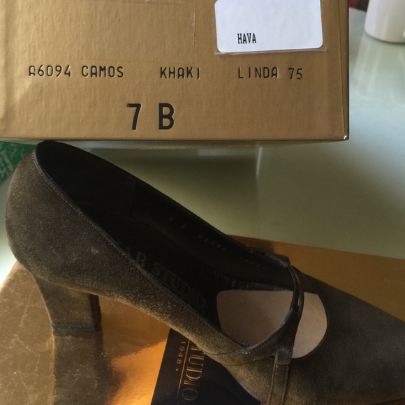 MAB Studio Suede Heel Pumps 7B - Picture 2 of 4