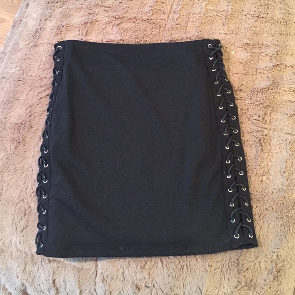 Forever 21, Lace-up mini skirt (black)
