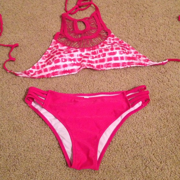 Crochet Detailed Bikini - Picture 4 of 4