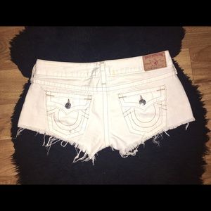 White TRUE RELIGION Joey cut-off shorts