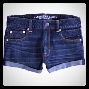SOLD! Classic American Eagle cuffed denim shorts