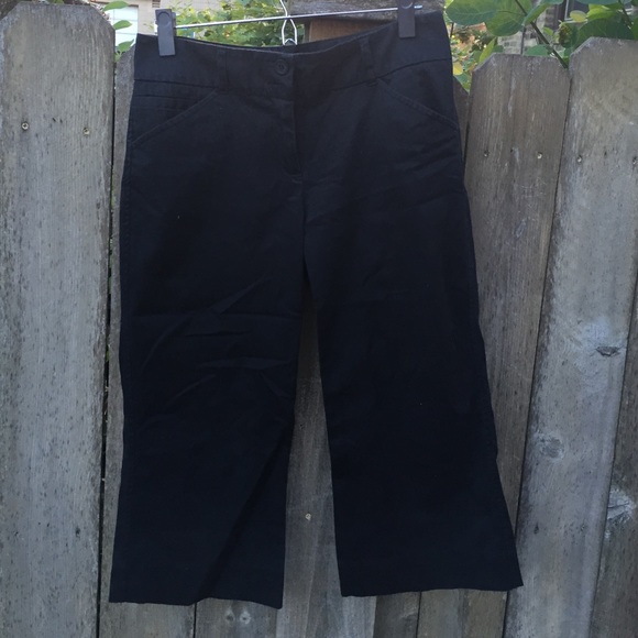 Black capris