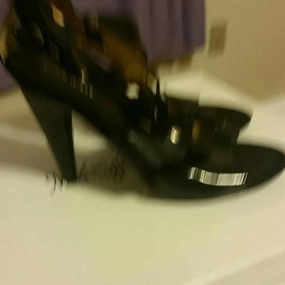 Heels - Picture 3 of 4