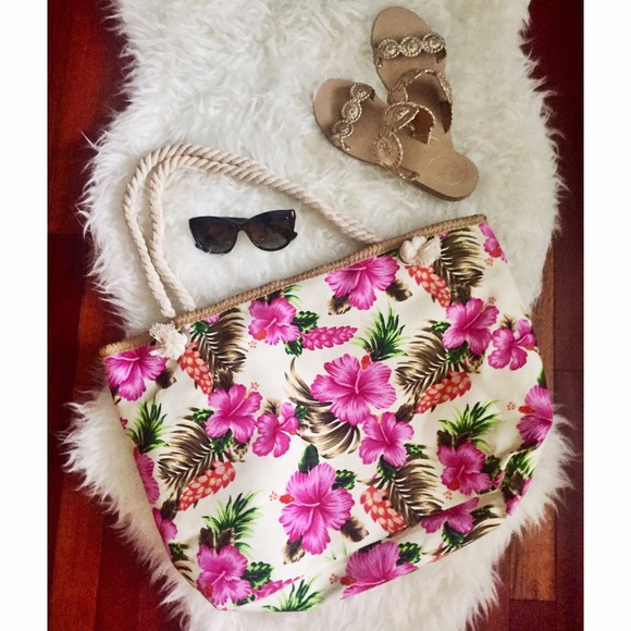 Boutique Handbags - White Floral Print Summer Vacation Tote