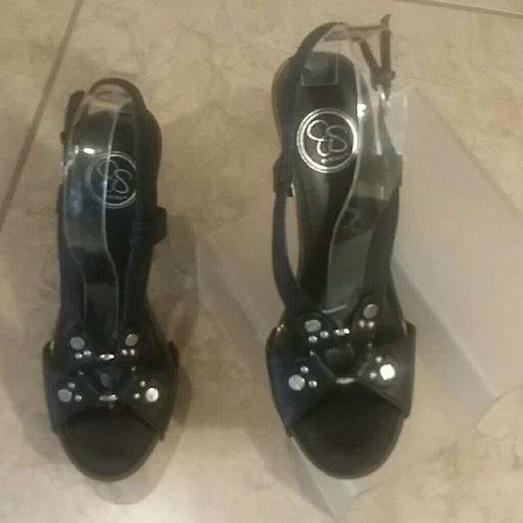 Heels - Picture 2 of 2