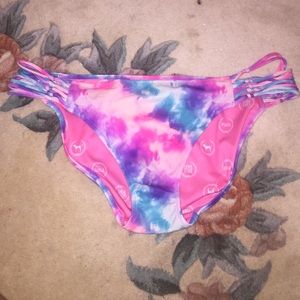 Tie dye VS bathing suit bottoms