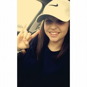 Meet your Posher, Hollie