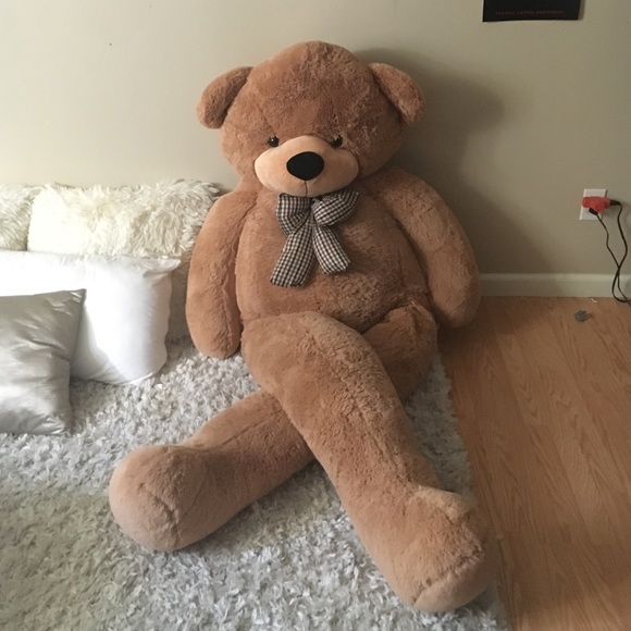Giant tan teddybear
