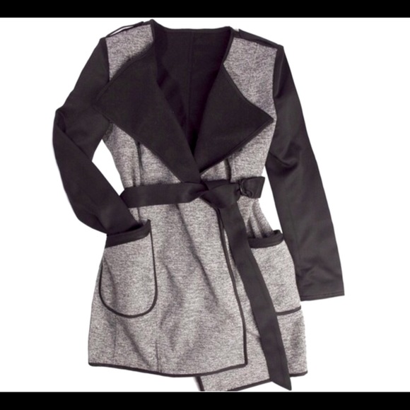 💕Lia Larrea Reversible Coat/Host Pick🎉 - Picture 2 of 4