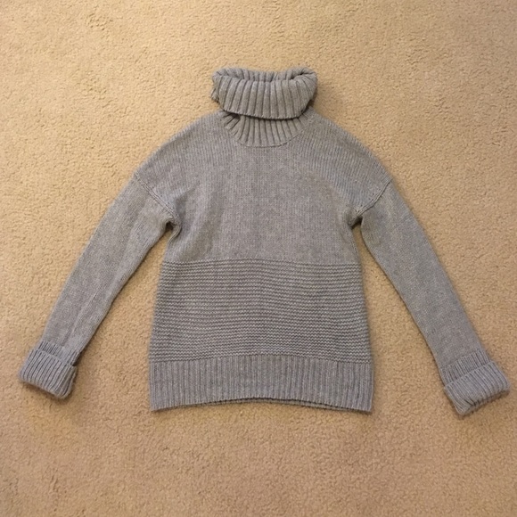 Gap turtleneck sweater