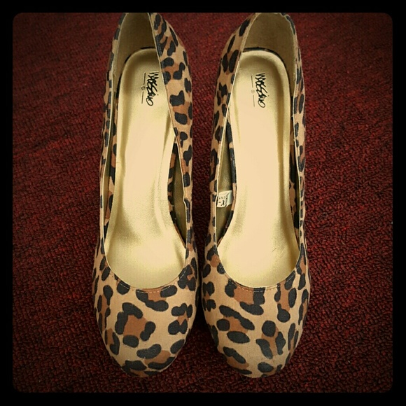 Leopard Pumps