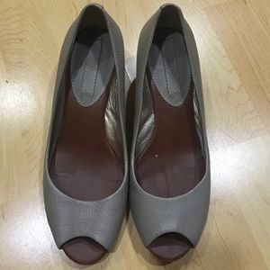 Banana Republic gray wedges, size 6.5.