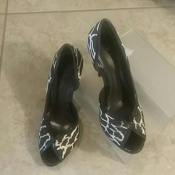 Heels - Picture 2 of 2