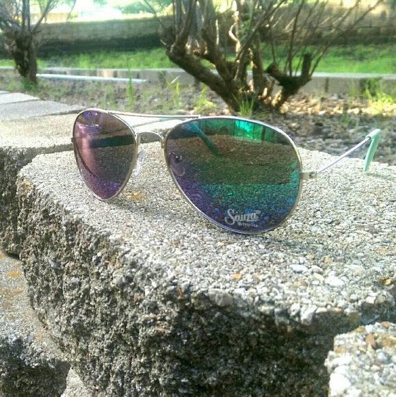 
 Accessories - {Sauza} mirrored aviator sunglasses 🎉HP