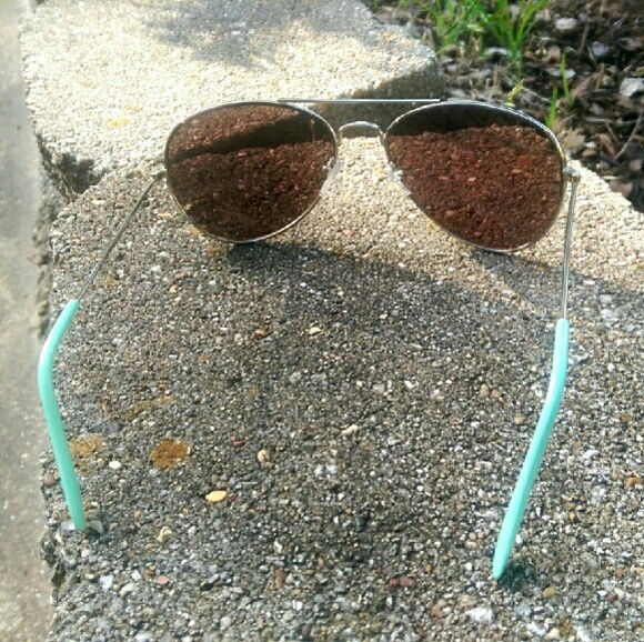 {Sauza} mirrored aviator sunglasses 🎉HP - Picture 3 of 4