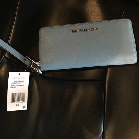 New with rage Michael Kors wristlet wallet