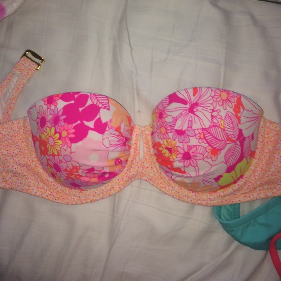 Size 32 B Victoria secret bikini top worn once - Picture 1 of 1
