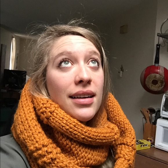 Meet your Posher, Alix - Picture 2 of 5