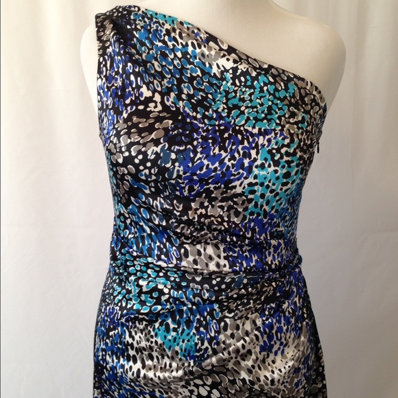 Beautiful one shoulder party dress!