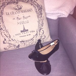 Black ballet flats