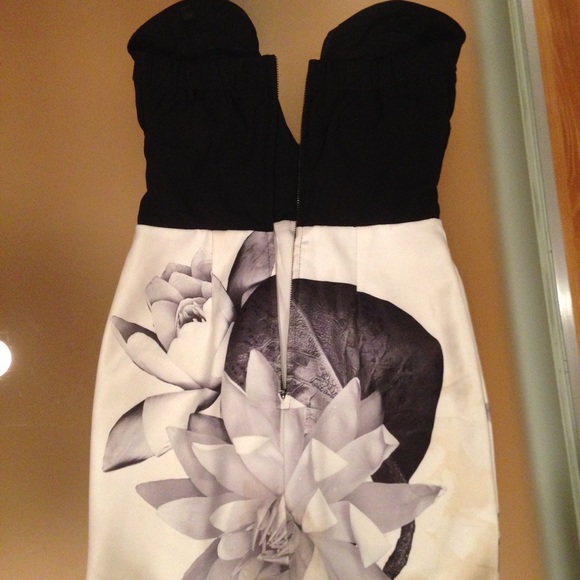 Additional pictures or dress