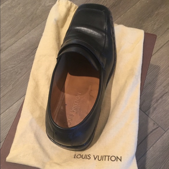 Black Louis Vuitton leather men's shoe