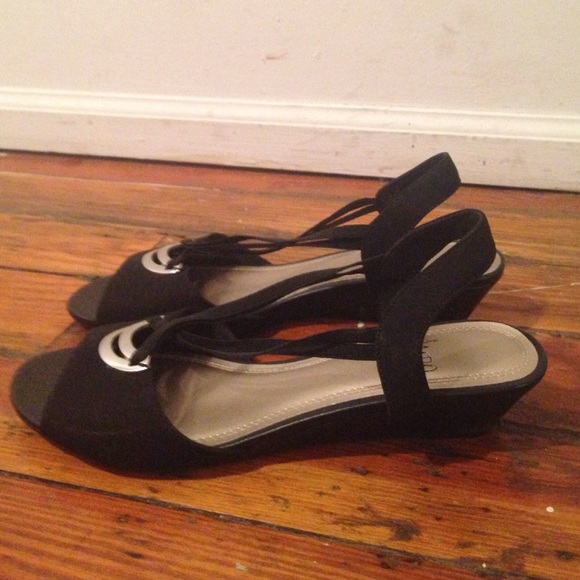 Classy Impo stretch black wedges